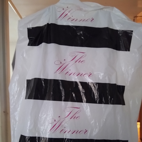 Gown - Picture 7 of 10